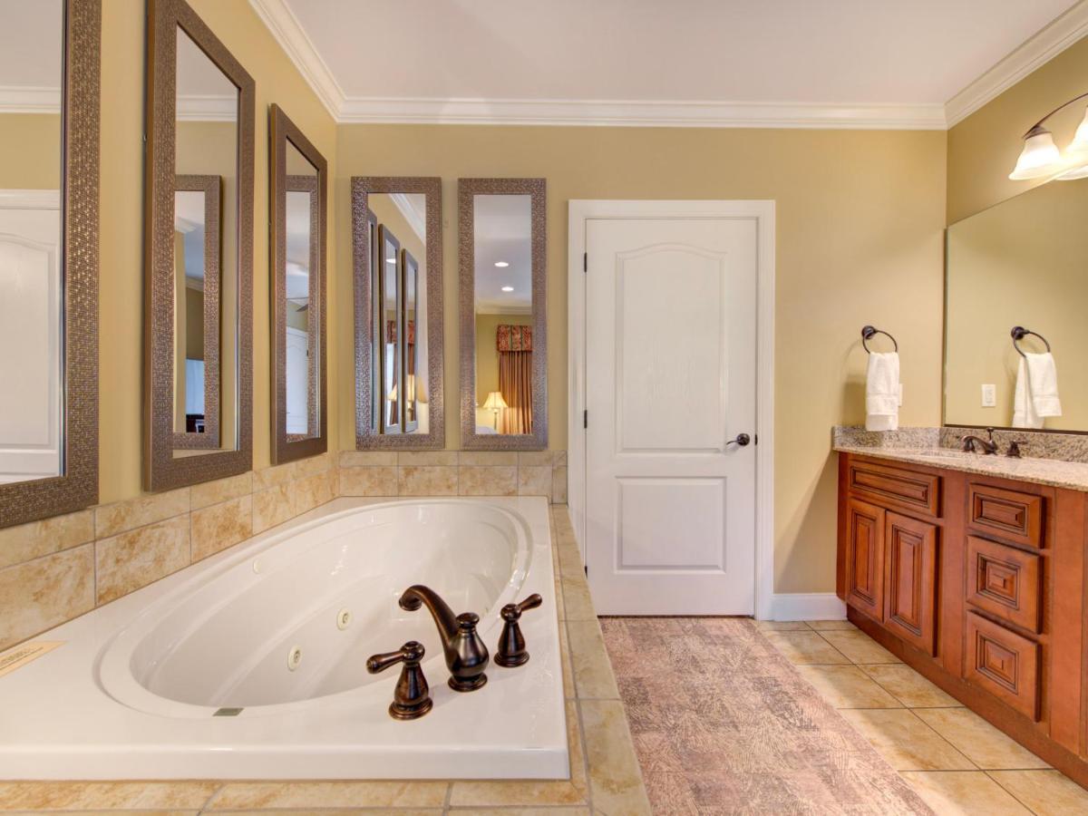 Appartamento City Bear, 2Br, Pool, Spa, Downtown Gatlinburg, Sleeps 6 Esterno foto